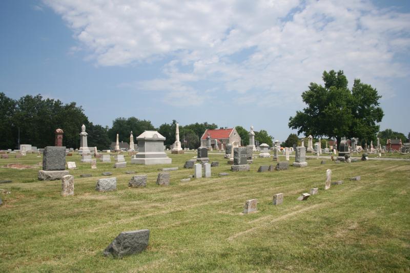 Wide view of Woodlawn Cemetery
