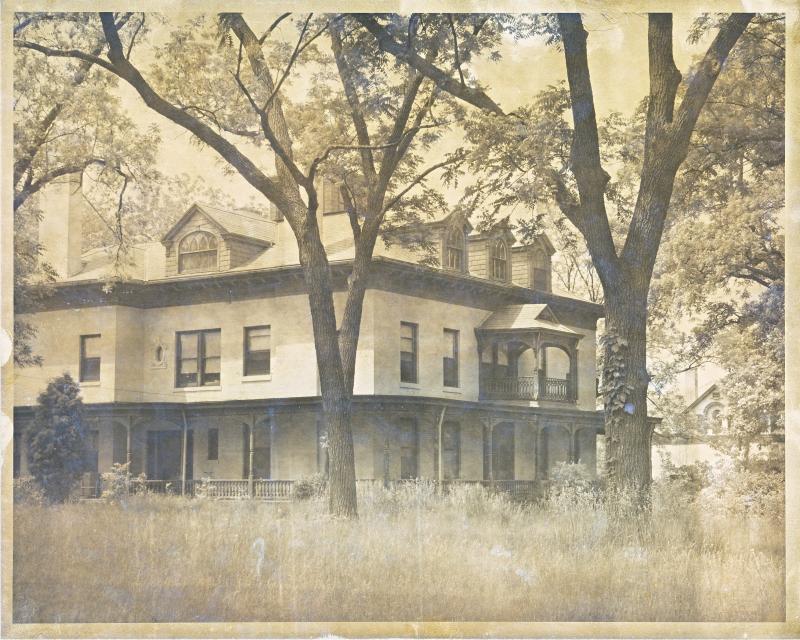 Black and white photo of Bingham-Waggoner Estate
