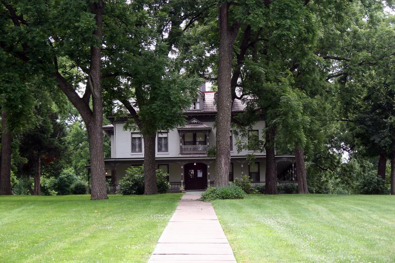 Front view of the Bingham-Waggoner Estate