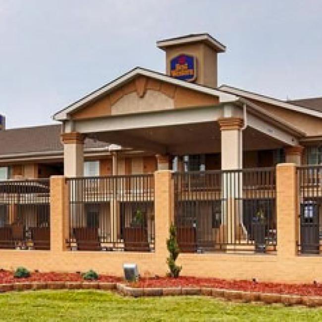 Exterior Image of the Best Western in Independence