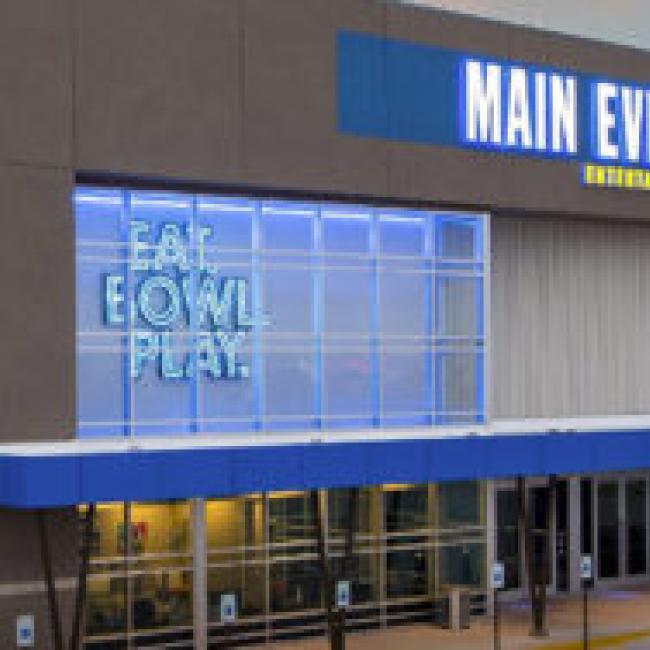 Exterior shot of Main Event Entertainment in Independence